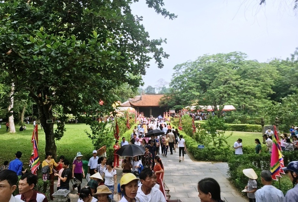 Hàng vạn người hướng về vùng đất thiêng Lam Kinh - 1 Hàng vạn người hướng về vùng đất thiêng Lam Kinh - 1