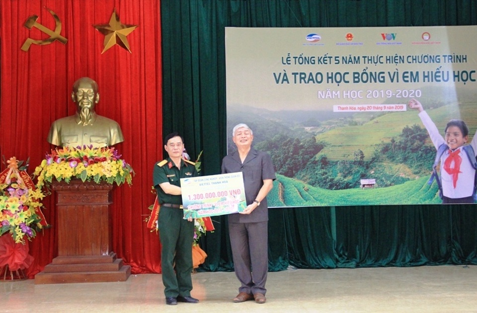 Thanh Hóa: 5 năm, hơn 7.000 học sinh nhận học bổng “Vì em hiếu học” - 2 Thanh Hóa: 5 năm, hơn 7.000 học sinh nhận học bổng “Vì em hiếu học” - 2