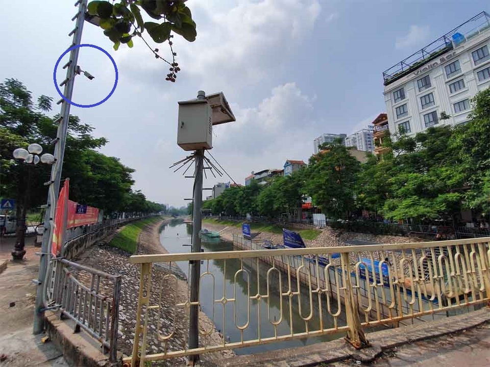 Lắp camera, bố trí người bảo vệ đàn cá Koi Nhật Bản ở sông Tô Lịch - 2 Lắp camera, bố trí người bảo vệ đàn cá Koi Nhật Bản ở sông Tô Lịch - 2