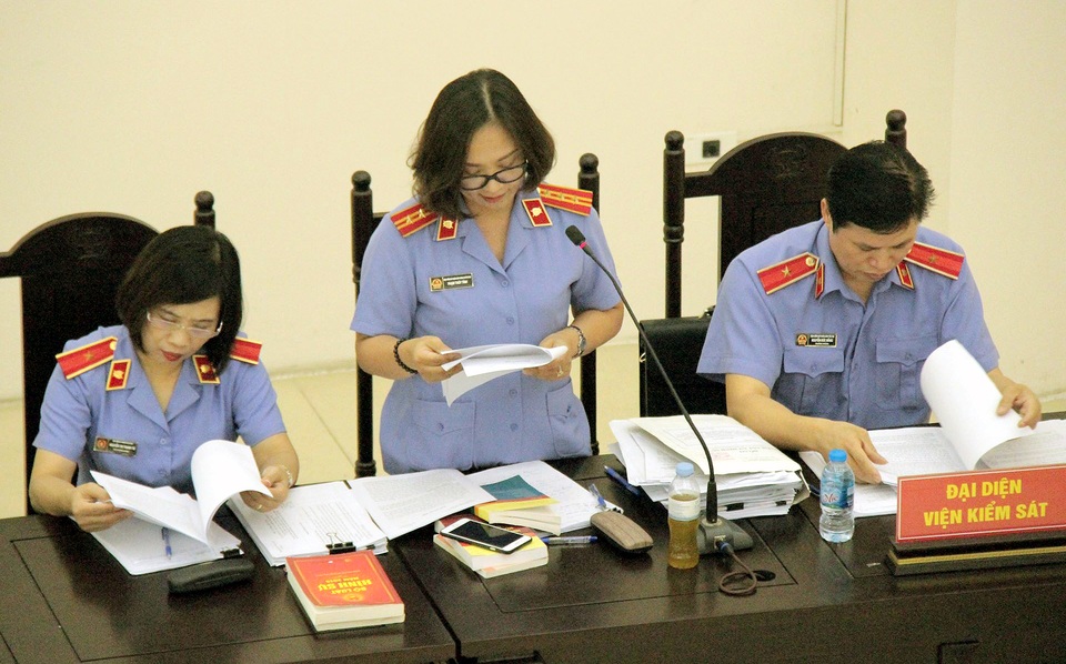 Bị cáo Lê Bạch Hồng bị đề nghị 8-9 năm tù - 1