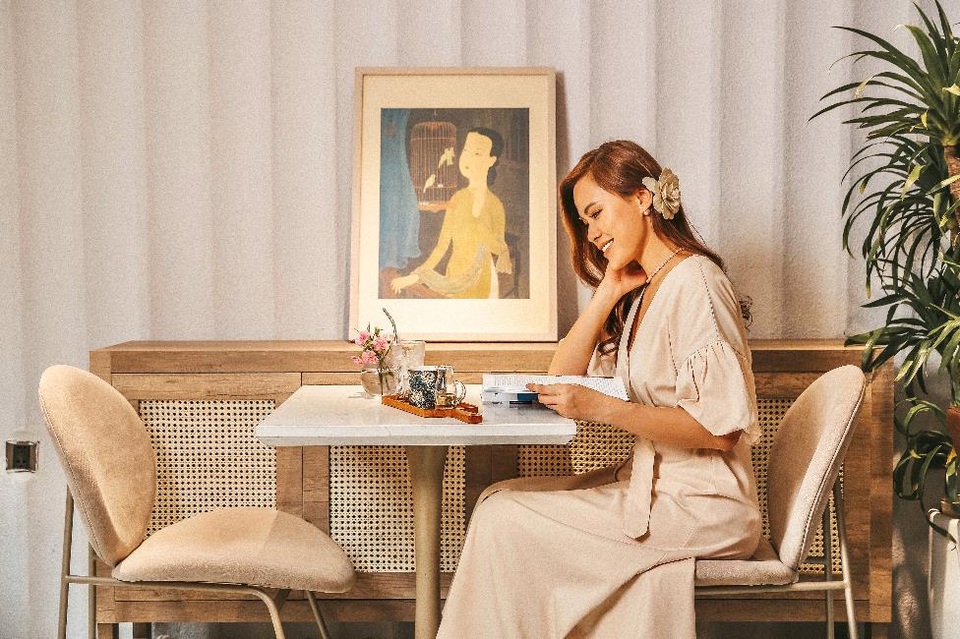 Crystal Huyền Trang rạng ngời khám phá các điểm đến Hà Nội - 5