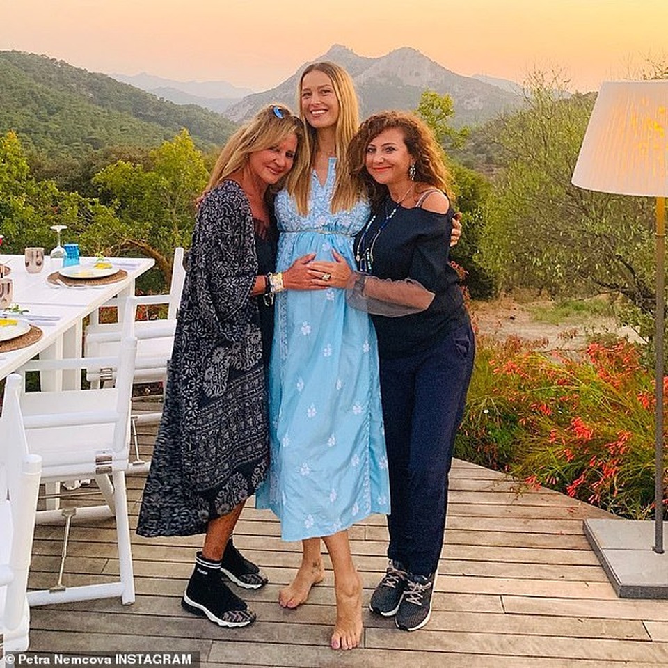 Petra Nemcova mang thai ở tuổi 40 - 7