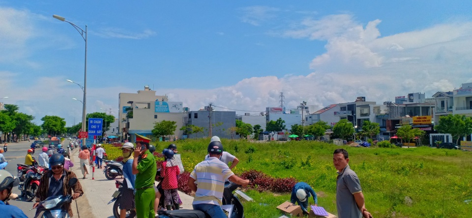 Phát hiện thi thể nữ nhân viên quán cà phê nổi trên sông - 2 Phát hiện thi thể nữ nhân viên quán cà phê nổi trên sông - 2