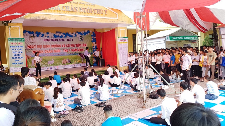 Huế: Tân sinh viên ngành Thú y tò mò xem cách chữa bệnh cho thú cưng - 6 Huế: Tân sinh viên ngành Thú y tò mò xem cách chữa bệnh cho thú cưng - 6