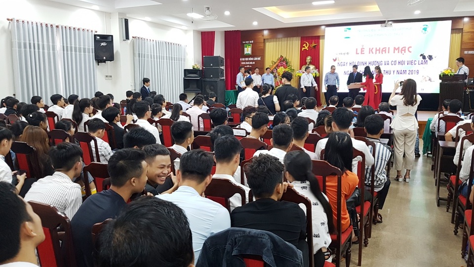 Huế: Tân sinh viên ngành Thú y tò mò xem cách chữa bệnh cho thú cưng - 1 Huế: Tân sinh viên ngành Thú y tò mò xem cách chữa bệnh cho thú cưng - 1