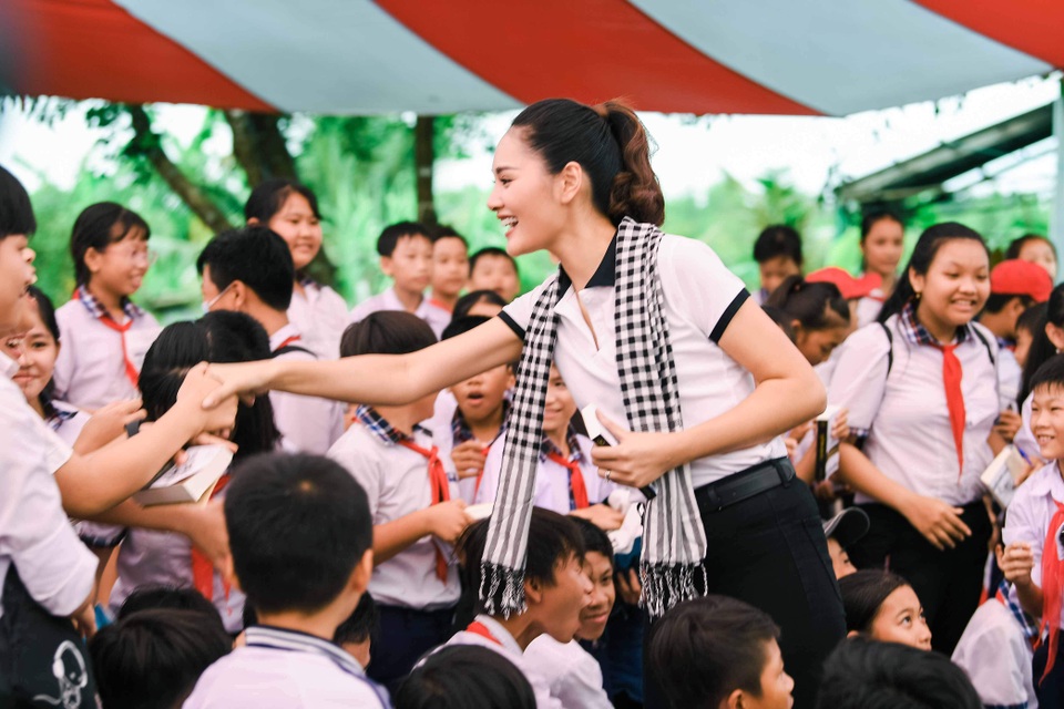 Uyên Linh từng rớt hàng chục cuộc thi hát trong gần 10 năm - 2 Uyên Linh từng rớt hàng chục cuộc thi hát trong gần 10 năm - 2