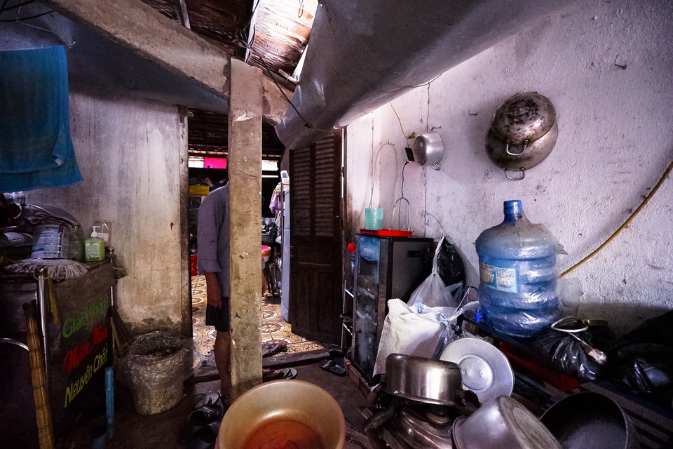 TPHCM: Nước máy quá bẩn chỉ dùng để... tưới cây, người dân lo thắt ruột! - 6