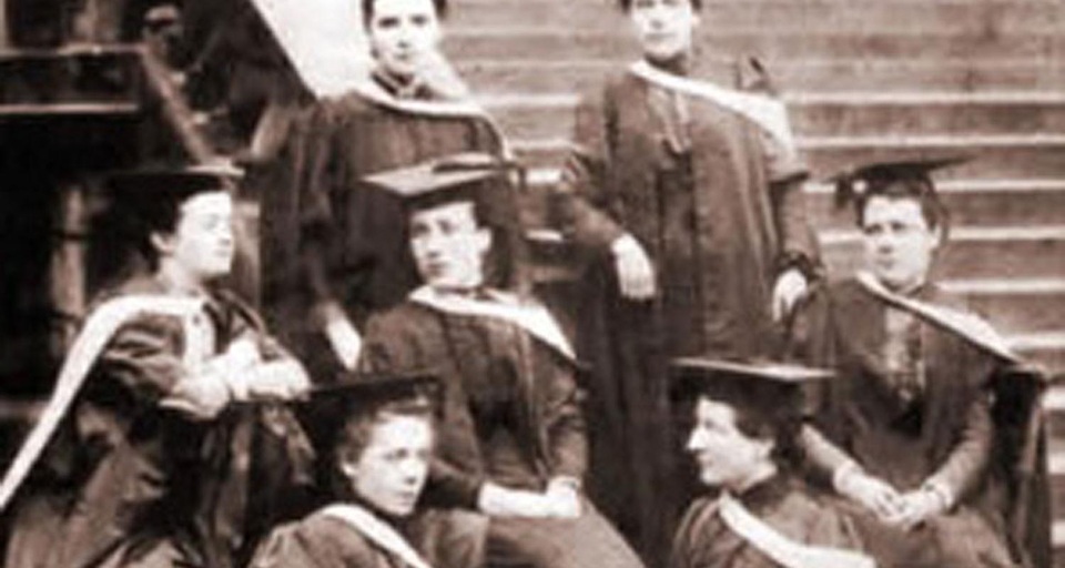 Đại học Edinburgh: Trao bằng đại học cho sinh viên sau... 150 năm - 1 Đại học Edinburgh: Trao bằng đại học cho sinh viên sau... 150 năm - 1