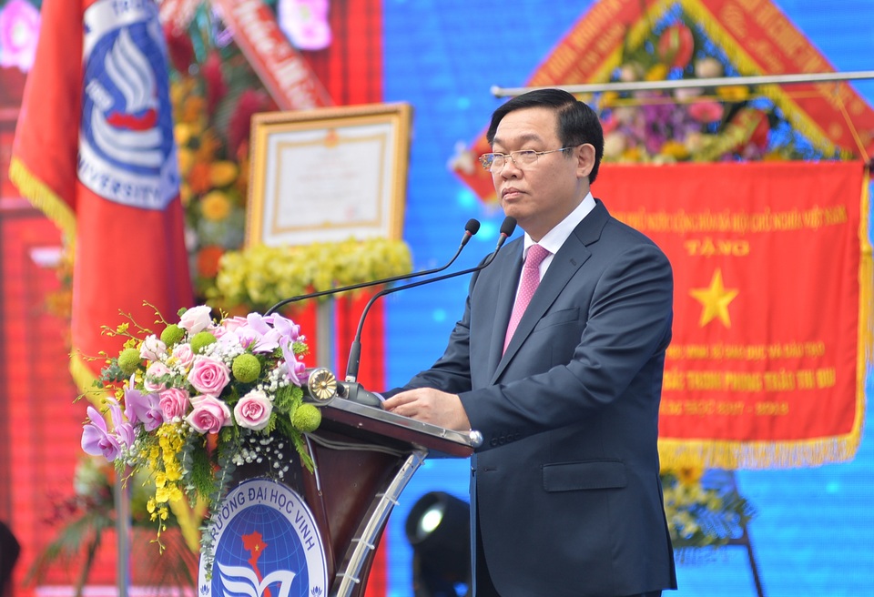 Phó Thủ tướng: Đưa trường ĐH Vinh trở thành trung tâm đổi mới, sáng tạo của khu vực - 2 Phó Thủ tướng: Đưa trường ĐH Vinh trở thành trung tâm đổi mới, sáng tạo của khu vực - 2