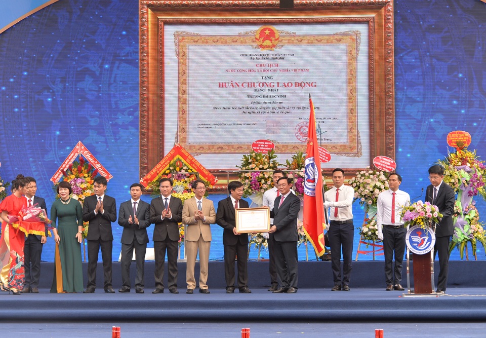 Phó Thủ tướng: Đưa trường ĐH Vinh trở thành trung tâm đổi mới, sáng tạo của khu vực - 4 Phó Thủ tướng: Đưa trường ĐH Vinh trở thành trung tâm đổi mới, sáng tạo của khu vực - 4
