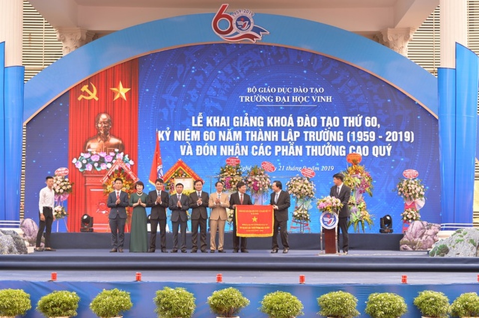 Phó Thủ tướng: Đưa trường ĐH Vinh trở thành trung tâm đổi mới, sáng tạo của khu vực - 5 Phó Thủ tướng: Đưa trường ĐH Vinh trở thành trung tâm đổi mới, sáng tạo của khu vực - 5