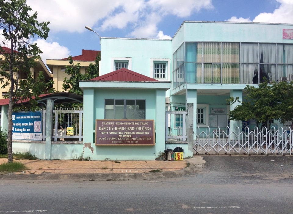 Chủ tịch phường bòn rút tiền tỷ không dự buổi họp cách chức vì... bận đi thăm con - 1 Chủ tịch phường bòn rút tiền tỷ không dự buổi họp cách chức vì... bận đi thăm con - 1