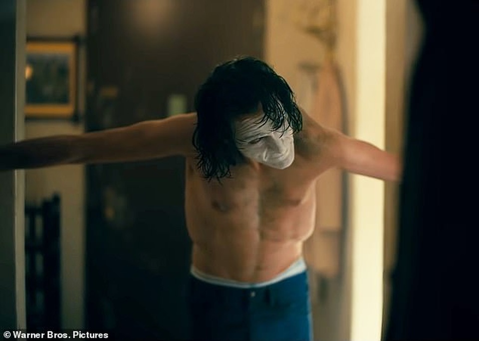 Hành trình giảm hơn 23kg để Joaquin Phoenix nhập vai diễn Joker điên loạn - 3