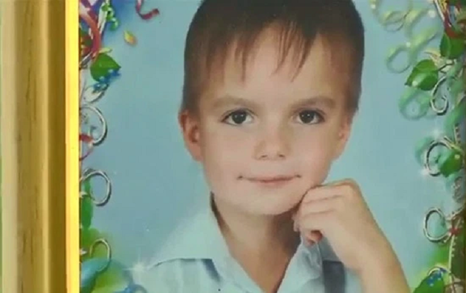 Bé 8 tuổi nhảy lầu tự tử từ tầng 9 vì bị cha mẹ đánh - 1