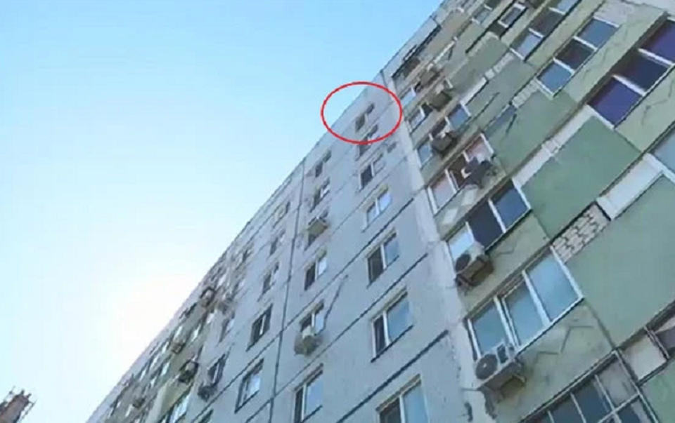 Bé 8 tuổi nhảy lầu tự tử từ tầng 9 vì bị cha mẹ đánh - 2