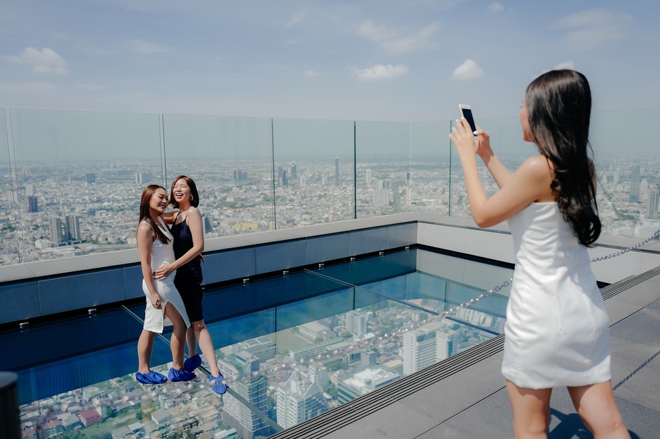 Nếu không sợ độ cao, đến Bangkok hãy thử tới sàn kính ở Mahanakhon Skywalk - 6 Nếu không sợ độ cao, đến Bangkok hãy thử tới sàn kính ở Mahanakhon Skywalk - 6