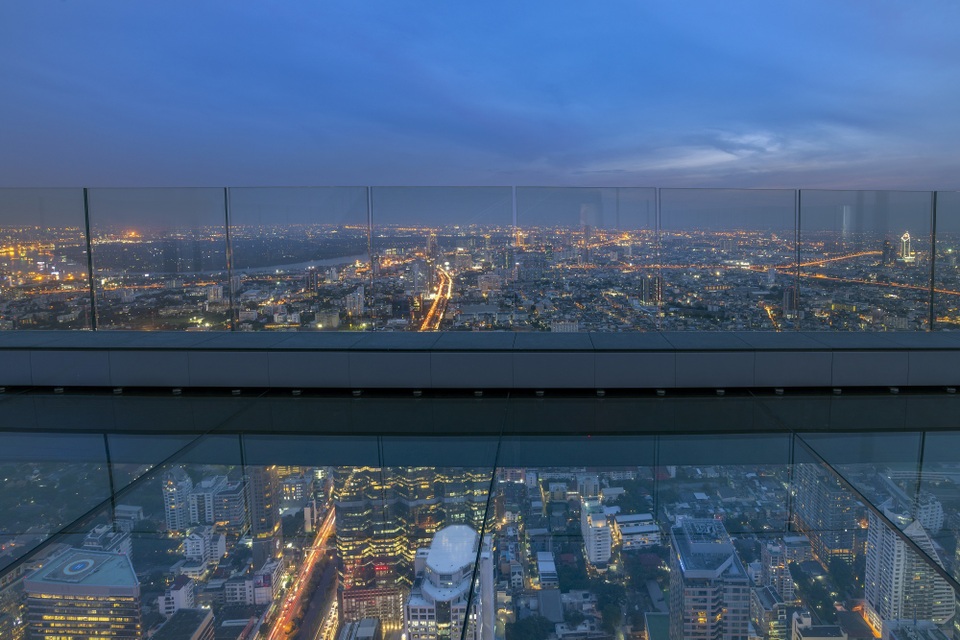 Nếu không sợ độ cao, đến Bangkok hãy thử tới sàn kính ở Mahanakhon Skywalk - 2 Nếu không sợ độ cao, đến Bangkok hãy thử tới sàn kính ở Mahanakhon Skywalk - 2