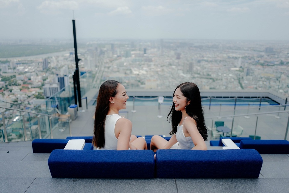 Nếu không sợ độ cao, đến Bangkok hãy thử tới sàn kính ở Mahanakhon Skywalk - 5 Nếu không sợ độ cao, đến Bangkok hãy thử tới sàn kính ở Mahanakhon Skywalk - 5