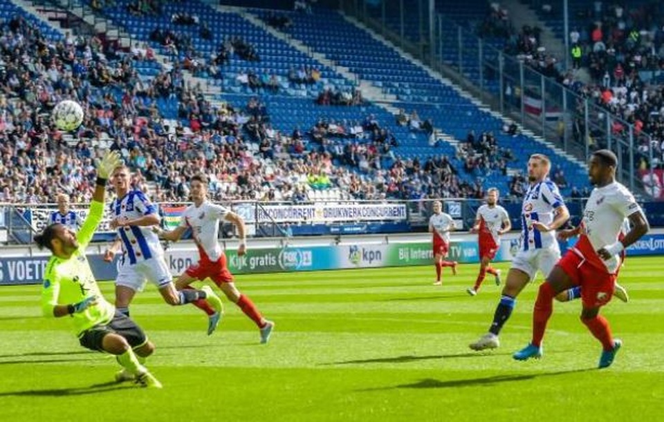 Heerenveen hòa đáng tiếc trong ngày Văn Hậu không ra sân - 3