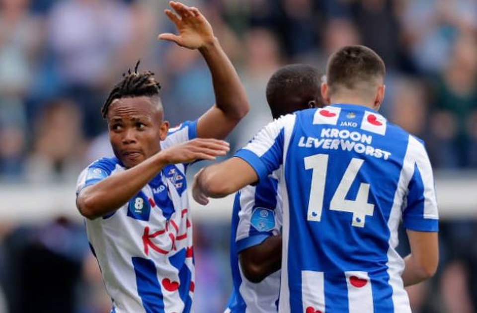 Heerenveen hòa đáng tiếc trong ngày Văn Hậu không ra sân - 4