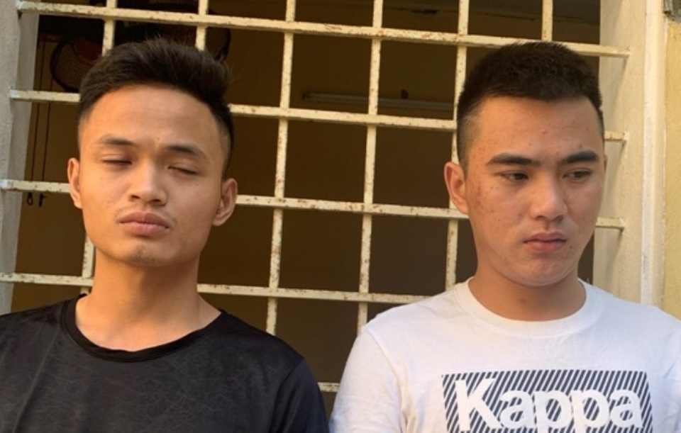 Ném chất bẩn vào cửa hàng quần áo để đòi nợ thuê - 1