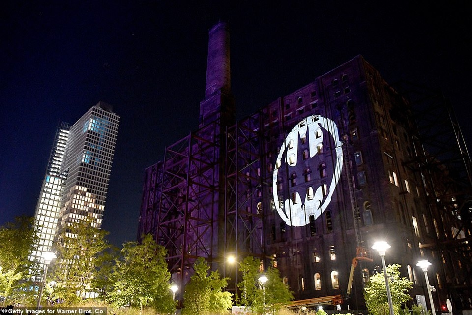 Xem cả thế giới mừng sinh nhật tuổi 80 của Người Dơi - 3 Xem cả thế giới mừng sinh nhật tuổi 80 của Người Dơi - 3