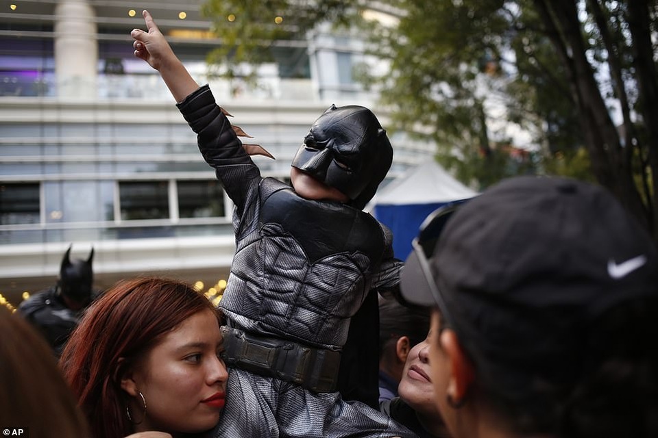 Xem cả thế giới mừng sinh nhật tuổi 80 của Người Dơi - 4 Xem cả thế giới mừng sinh nhật tuổi 80 của Người Dơi - 4