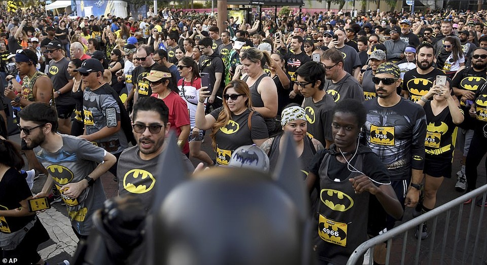 Xem cả thế giới mừng sinh nhật tuổi 80 của Người Dơi - 8 Xem cả thế giới mừng sinh nhật tuổi 80 của Người Dơi - 8