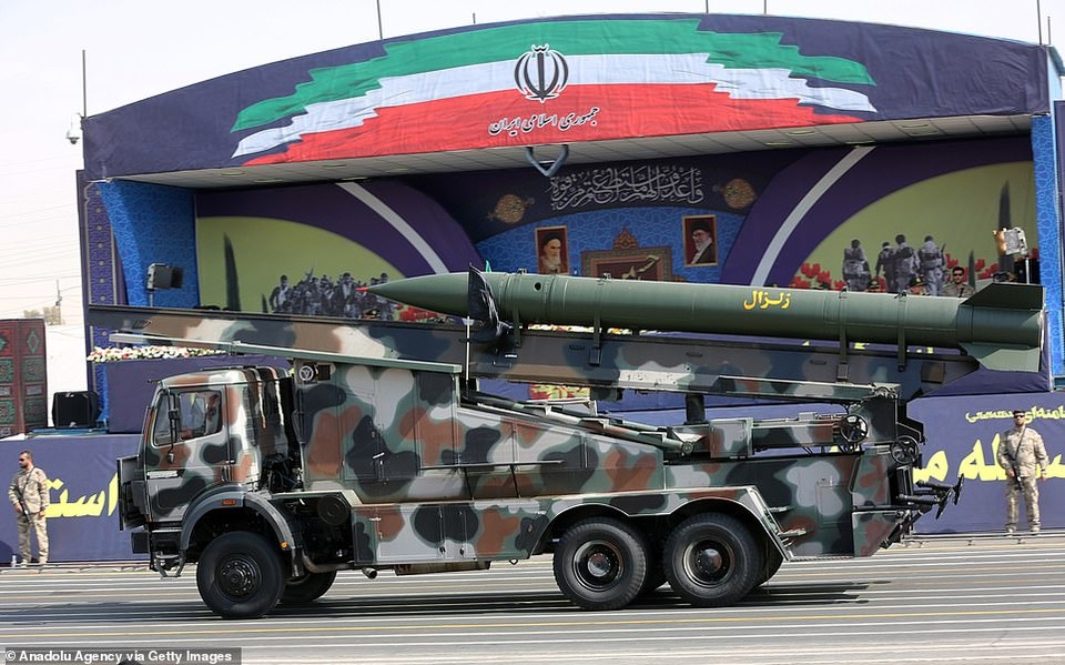 Iran “thị uy” bằng dàn khí tài “khủng” giữa lúc Trung Đông căng thẳng - 6 Iran “thị uy” bằng dàn khí tài “khủng” giữa lúc Trung Đông căng thẳng - 6