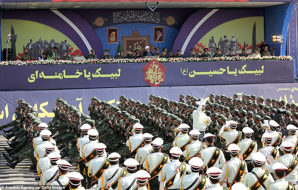 Iran “thị uy” bằng dàn khí tài “khủng” giữa lúc Trung Đông căng thẳng - 4 Iran “thị uy” bằng dàn khí tài “khủng” giữa lúc Trung Đông căng thẳng - 4