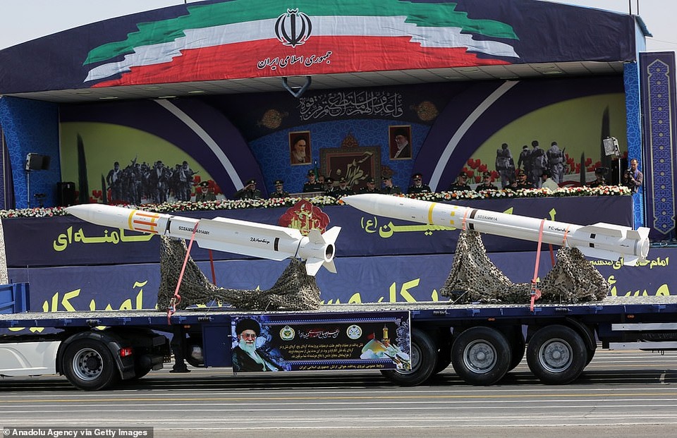 Iran “thị uy” bằng dàn khí tài “khủng” giữa lúc Trung Đông căng thẳng - 8 Iran “thị uy” bằng dàn khí tài “khủng” giữa lúc Trung Đông căng thẳng - 8