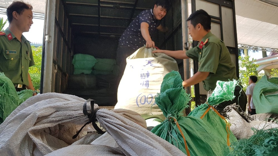 Niêm phong gần 6 tạ thuốc nam bán cho người bệnh tại một hội thảo chui - 2 Niêm phong gần 6 tạ thuốc nam bán cho người bệnh tại một hội thảo chui - 2