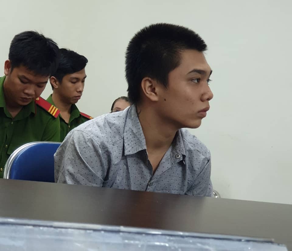 Sát hại sinh viên chạy Grab để cướp xe chiều lòng bạn gái, thiếu niên 15 tuổi đối diện 12 năm tù - 1 Sát hại sinh viên chạy Grab để cướp xe chiều lòng bạn gái, thiếu niên 15 tuổi đối diện 12 năm tù - 1