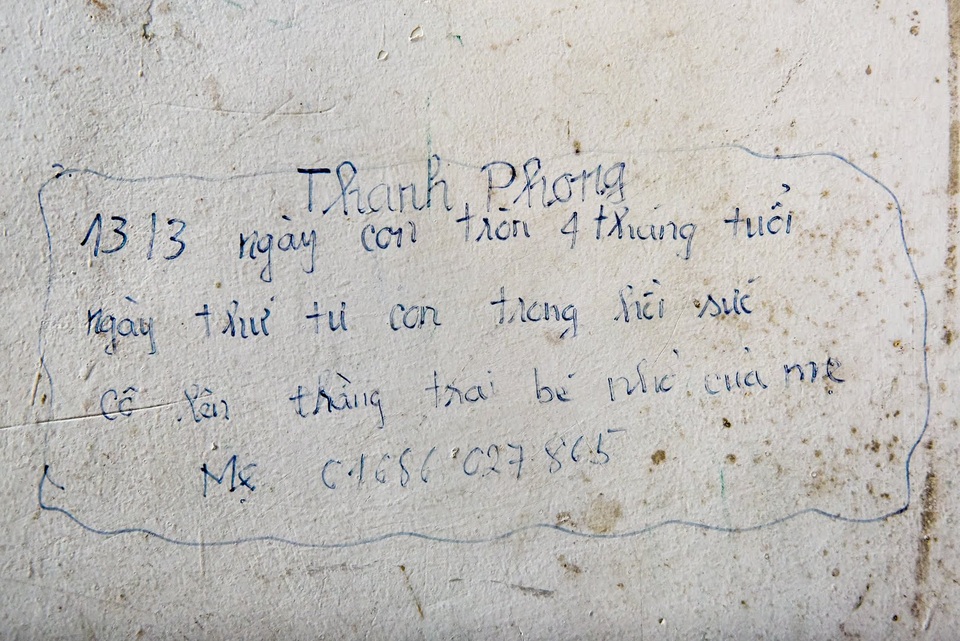 Sự thật khiến nhiều người cay mắt phía sau bức tường loang lổ, chi chít chữ ở viện E - 12 Sự thật khiến nhiều người cay mắt phía sau bức tường loang lổ, chi chít chữ ở viện E - 12