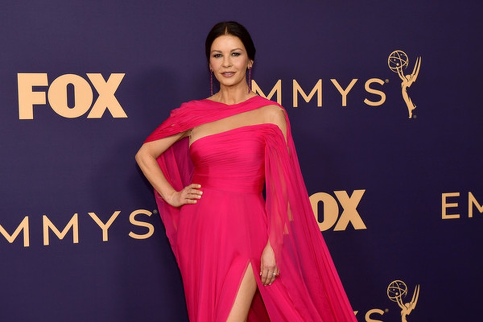 Catherine Zeta-Jones rực rỡ váy hồng bên chồng U80 - 8 Catherine Zeta-Jones rực rỡ váy hồng bên chồng U80 - 8