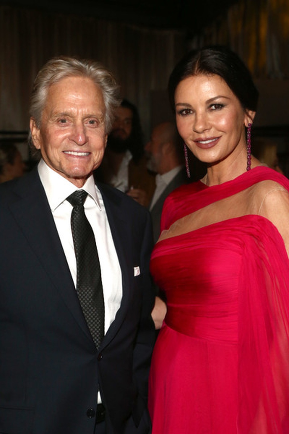 Catherine Zeta-Jones rực rỡ váy hồng bên chồng U80 - 9 Catherine Zeta-Jones rực rỡ váy hồng bên chồng U80 - 9