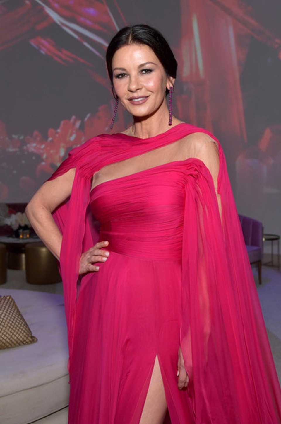 Catherine Zeta-Jones rực rỡ váy hồng bên chồng U80 - 6 Catherine Zeta-Jones rực rỡ váy hồng bên chồng U80 - 6