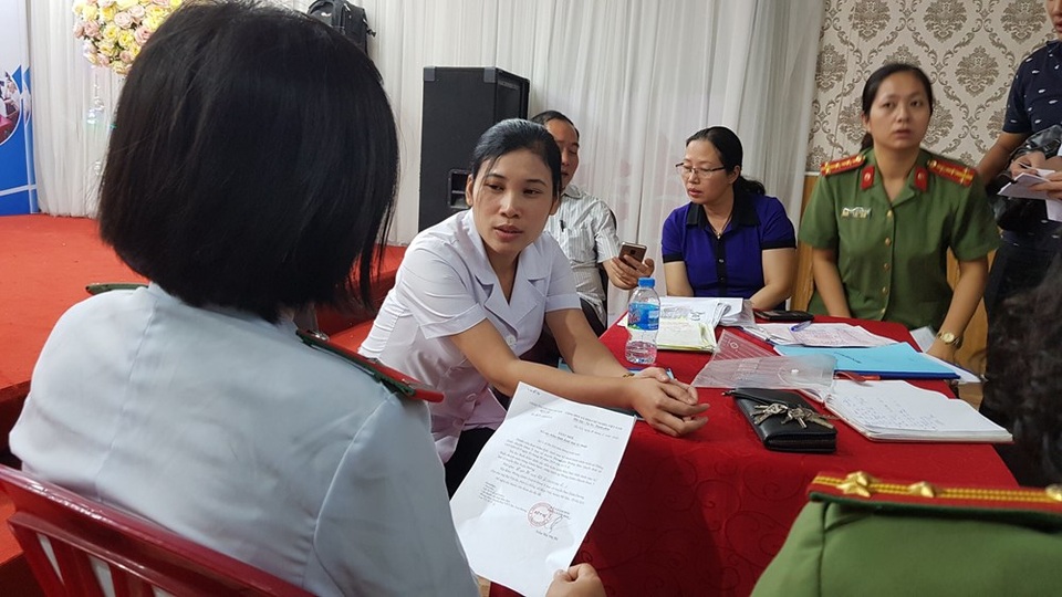 Niêm phong gần 6 tạ thuốc nam bán cho người bệnh tại một hội thảo chui - 3 Niêm phong gần 6 tạ thuốc nam bán cho người bệnh tại một hội thảo chui - 3