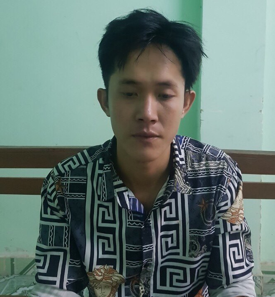 Đâm chết người đàn ông ngủ trong nhà bạn gái rồi ra đầu thú - 1