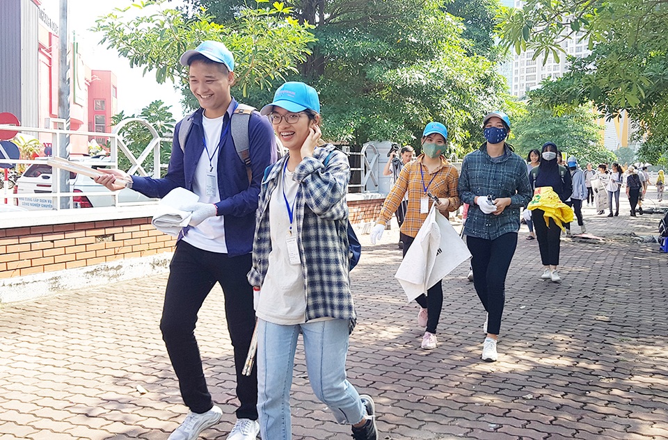 Hơn 1.000 bạn trẻ Hà Nội chung tay dọn dẹp các bãi rác tự phát - 4