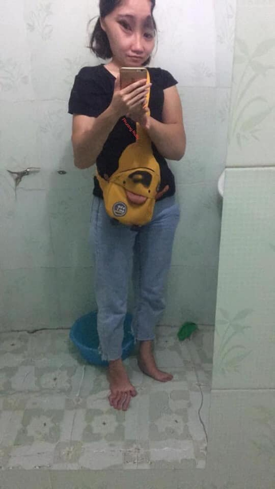 Mua gương dẻo dán tường Trung Quốc qua mạng và cái kết không nhịn được cười - 2 Mua gương dẻo dán tường Trung Quốc qua mạng và cái kết không nhịn được cười - 2
