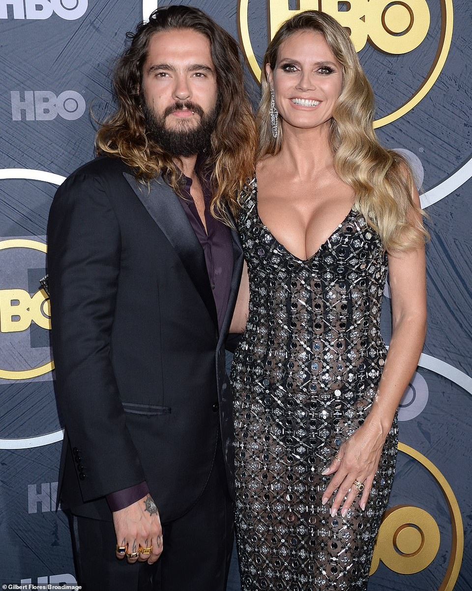 Heidi Klum khoe ngực nảy nở trong tiệc Emmy - 3 Heidi Klum khoe ngực nảy nở trong tiệc Emmy - 3