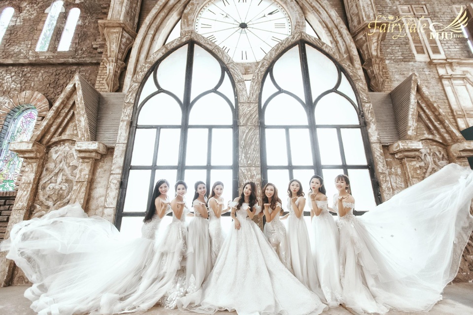 Tại sao giá váy cưới Linh Nga Bridal lại cao hơn so với các thương hiệu  khác? - VÁY CƯỚI CAO CẤP LINH NGA BRIDAL