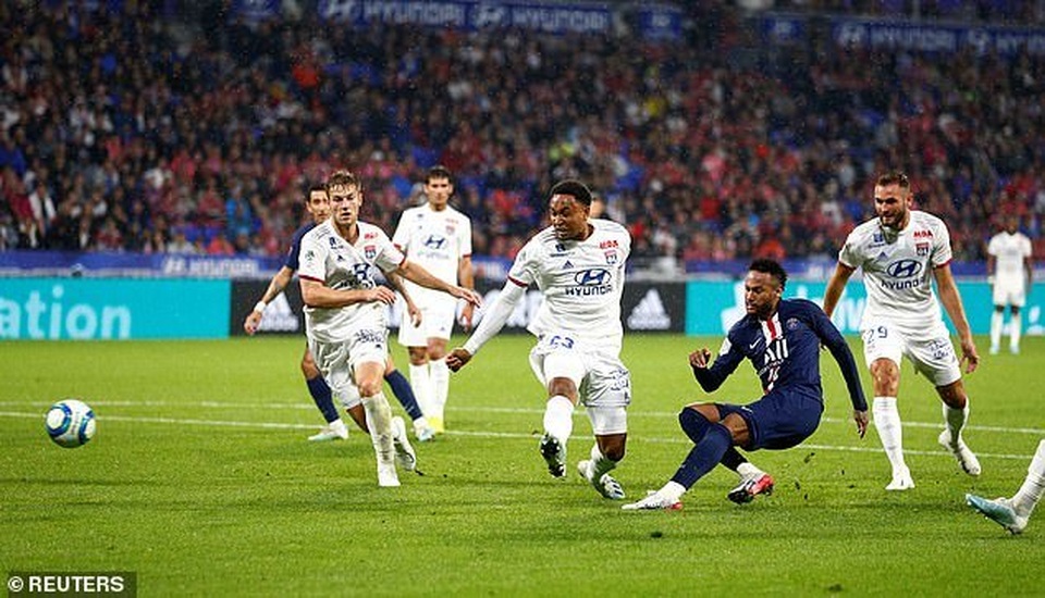 Lyon 0-1 PSG: Neymar lại sắm vai người hùng - 3 Lyon 0-1 PSG: Neymar lại sắm vai người hùng - 3