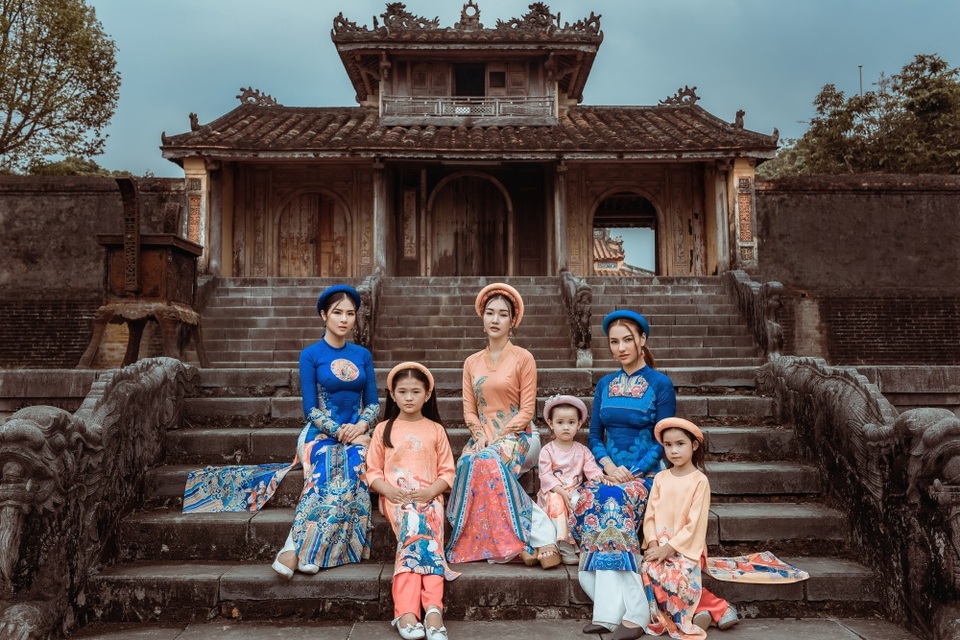 Hoa hậu Ngọc Hân thân thiết với Hồng Quế và “nàng thơ xứ Huế” - 19 Hoa hậu Ngọc Hân thân thiết với Hồng Quế và “nàng thơ xứ Huế” - 19