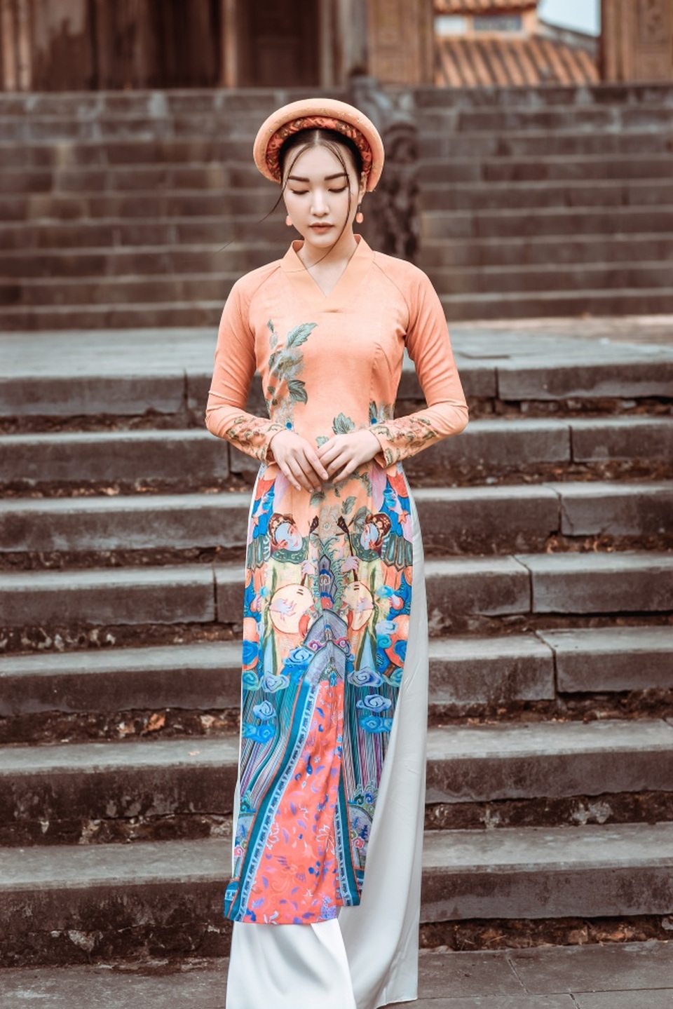 Hoa hậu Ngọc Hân thân thiết với Hồng Quế và “nàng thơ xứ Huế” - 24 Hoa hậu Ngọc Hân thân thiết với Hồng Quế và “nàng thơ xứ Huế” - 24