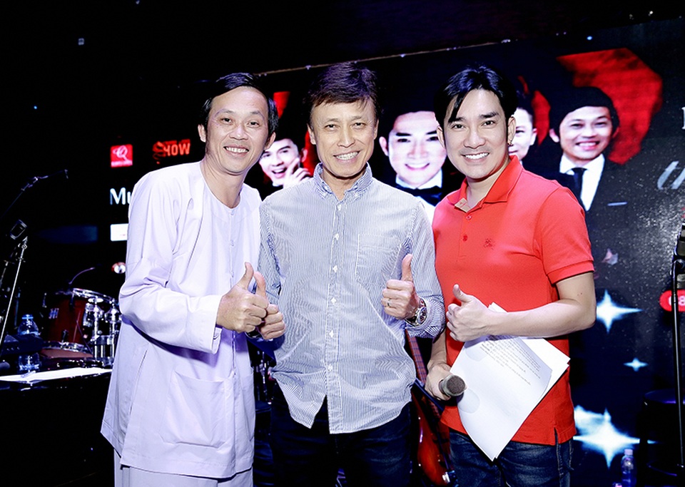 Hoài Linh lau mồ hôi cho Quang Hà trong buổi tập nhạc - 1