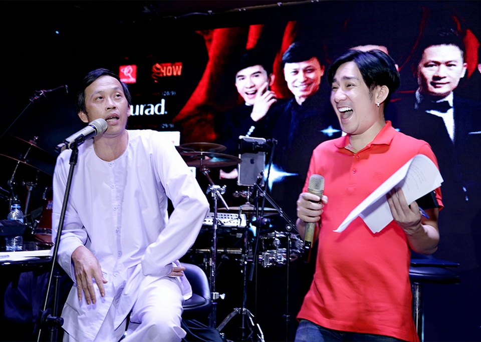 Hoài Linh lau mồ hôi cho Quang Hà trong buổi tập nhạc - 2