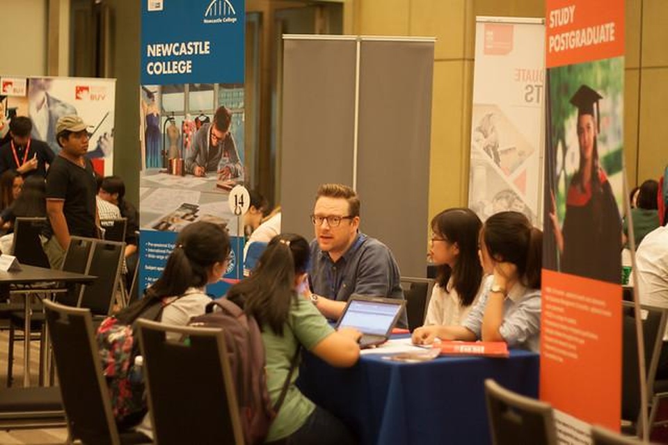 “Bỏ túi” những lợi ích tuyệt vời khi tham gia Triển lãm giáo dục Vương quốc Anh 2019 - 2 “Bỏ túi” những lợi ích tuyệt vời khi tham gia Triển lãm giáo dục Vương quốc Anh 2019 - 2