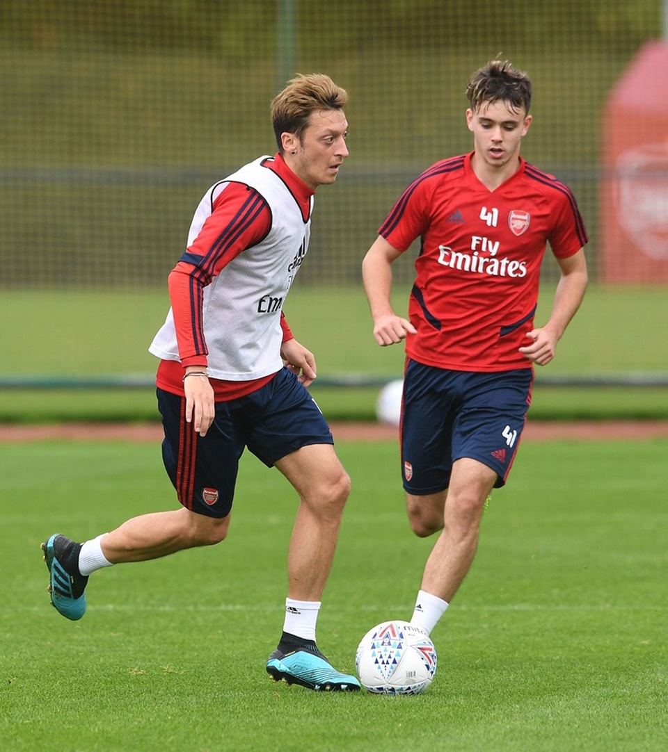 Arsenal luyện công bằng nhiều cầu thủ trẻ chờ League Cup - 3 Arsenal luyện công bằng nhiều cầu thủ trẻ chờ League Cup - 3